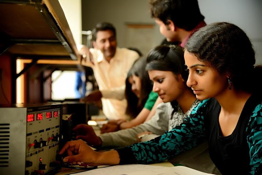Mangalmay Institute of Engineering and Technology Greater Noida Laboratory photo 12